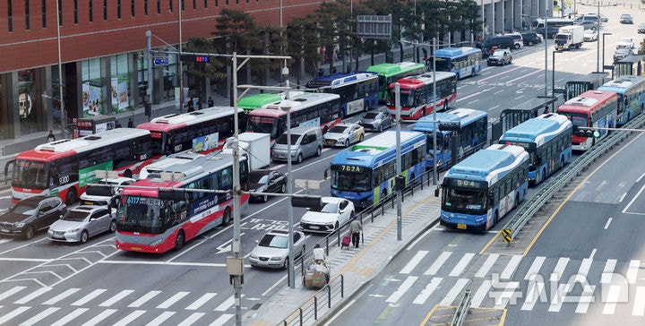 전국 시내<b>버스</b> 총<b>파업</b> 예고에…정부 '코레일 전동열차 32회' 추가