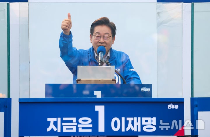 <b>이재명</b>, 유튜브 출연해 <b>사전투표 독려</b>…서울 강남 유세