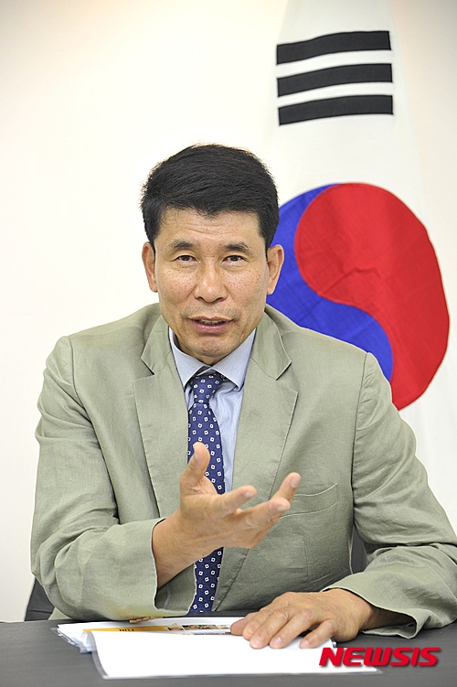 '한국 남자 <b>배구</b>의 <b>전설</b>' <b>장윤창</b>, 30일 지병으로 <b>별세</b>