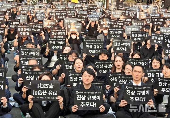 <b>제주</b> 故현승준 <b>교사</b> <b>추모</b>제…"지켜드리지 못해 죄송합니다"