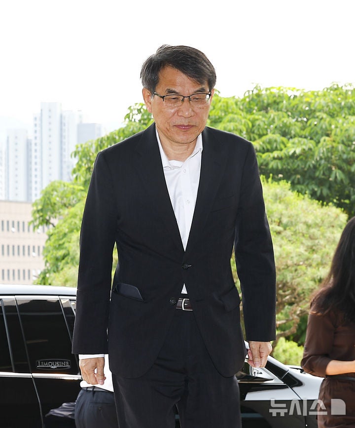 노태악 선관위원장 "<b>사전투표 부실관리</b> 송구…선거방해 행위 법적 대응...