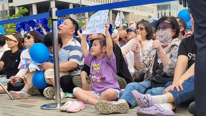 [현장]<b>이재명 세종시 유세</b>, 파란 풍선·손팻말…7천명 이상 '운집'