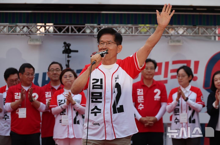 <b>김문수</b>, 승부처 서울·경기도 집중 <b>유세</b>…막판 부동층 잡기