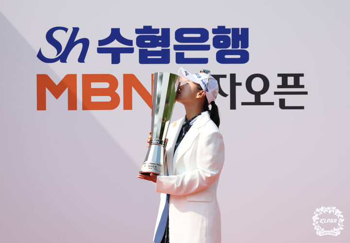 '3년 만에 2승' <b>정윤지</b> "꿈만 같은 와이어 투 와이어 <b>우승</b>"(종합)