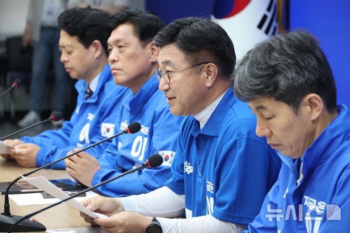 민주 "'<b>리박스쿨</b> 게이트'는 댓글 내란 사건…<b>김문수</b> 추악한 커넥션 자백...