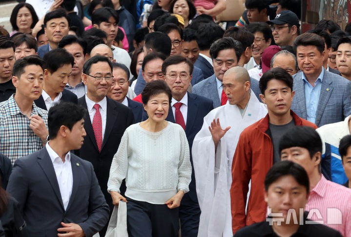 <b>박근혜</b>, 대선 D-1 <b>부울경 방문</b>…김문수 위한 보수결집 총력전(종합)