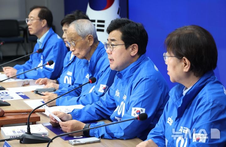 민주, 마지막 선대위 회의 "부정선거는 망상…<b>투표로 내란 종식</b>"(종합)
