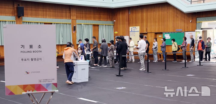 <b>21대 대선</b> 오후 5시 합산 투표율 73.9%…최종 투표율 80% 돌파하나(종합...
