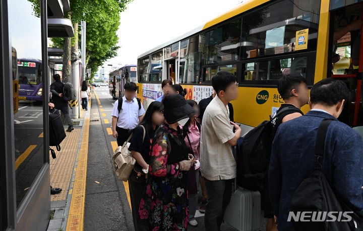 광주 <b>시내버스</b> 노사 3차 조정 결렬…11년 만에 <b>버스</b> 전면<b>파업</b>