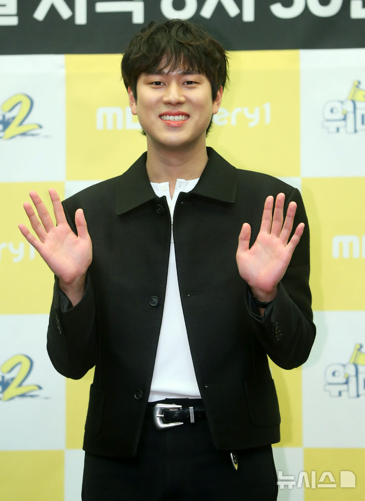 <b>갑질</b>에 <b>이무진</b> 무대중단…"<b>스태프</b> 경질" 2차 사과