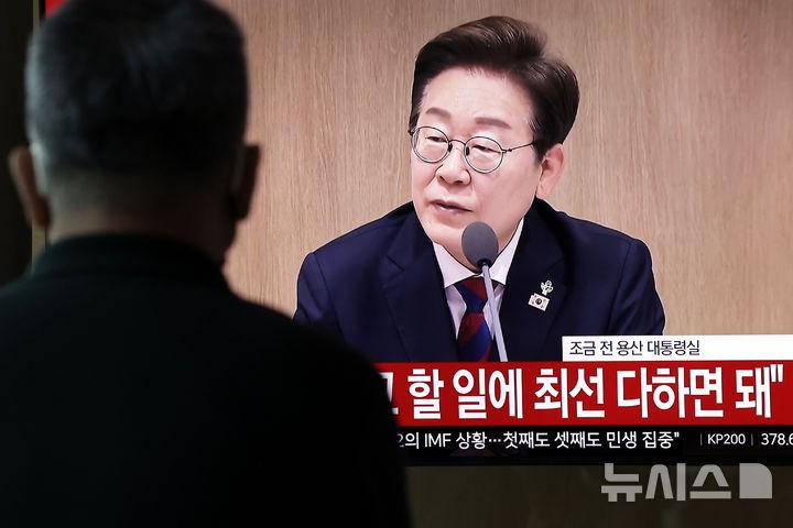 李 대통령 "<b>월드컵 본선진출 축하</b>"…대선 사흘 만에 SNS 소통 재개