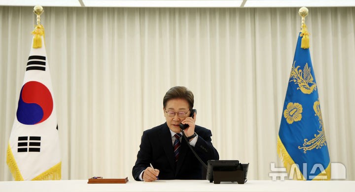 한미, 정상간 <b>첫 통화</b>에 온도차…<b>트럼프</b>·백악관, 발표 아직