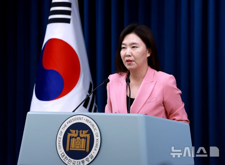 李, 오는 15~17일 <b>G7</b> <b>참석</b>…"초청받아 <b>참석</b>하기로"(종합)