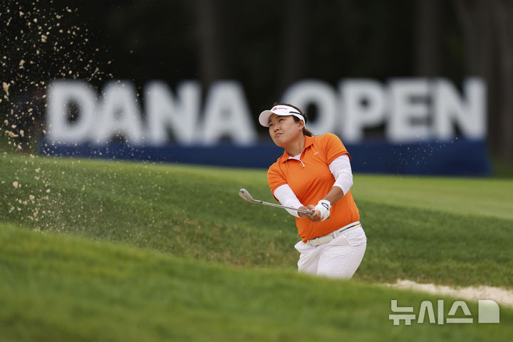 <b>이일희</b>, LPGA 숍라이트 클래식 2R 단독 <b>선두</b>…12년 만의 우승 정조준