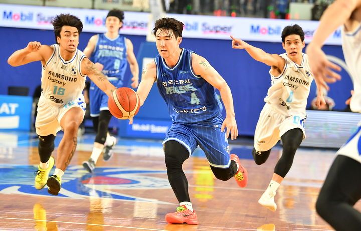 프로농구 KT, 'KCC <b>이적</b>' <b>허훈</b> 보상으로 현금 14억원 선택