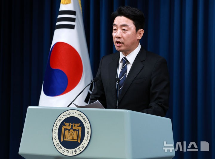 <b>헌법재판관</b> 후보군에 '이 <b>대통령 변호인</b>' 이승엽 포함…<b>대통령</b>실 "이해...