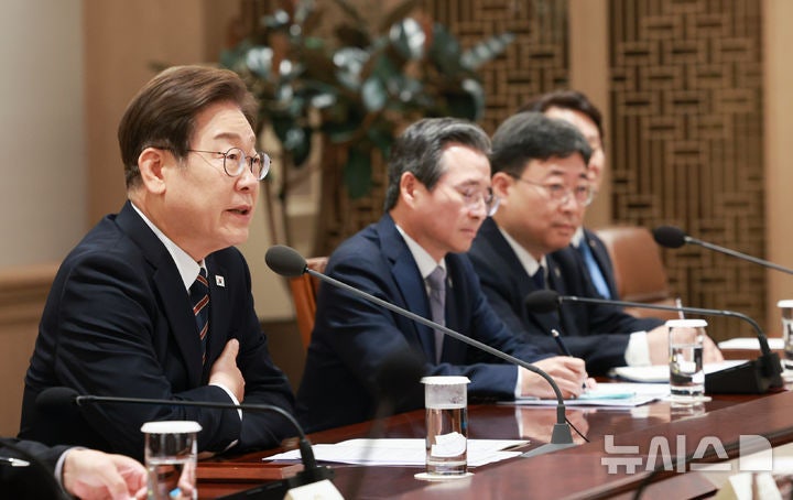 이 대통령 "국민들 <b>물가</b> 문제로 큰 <b>고통</b>"…당정협의 통해 대책 마련할 ...