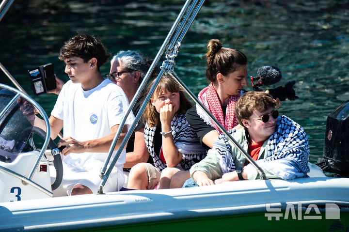 <b>이스라엘</b>, 활동가 <b>툰베리</b> 등 4명 <b>추방</b>…<b>추방</b> 거부 활동가들 심리 예정