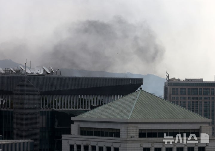 <b>조계사</b> 국제회의장 <b>화재</b> 1시간35분 만에 <b>완진</b>(종합2보)