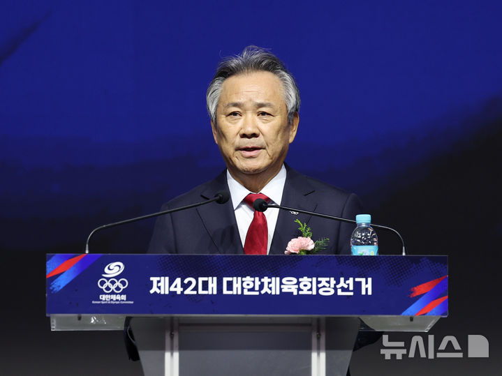 <b>이기흥</b> 전 <b>회장</b>, 체육회로부터 자격정지 4년 <b>징계</b>…재심 신청 가능성