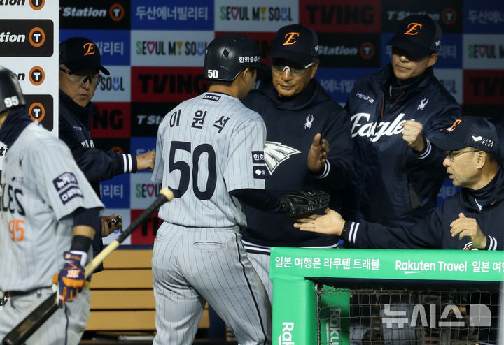 한화 <b>이원석</b>, 데뷔 첫 <b>만루홈런</b> 쾅…신구장 1호 그랜드슬램