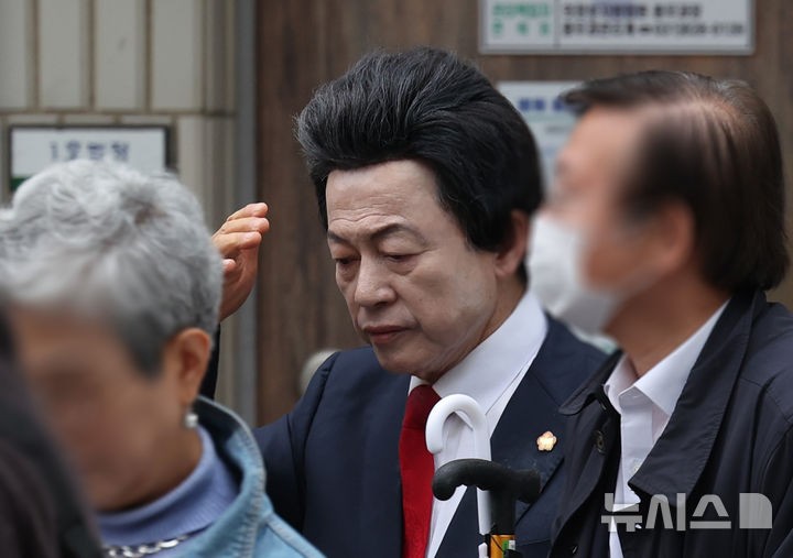 '성추행·사기' <b>허경영 구속기소</b>…범죄수익 389억 추징보전