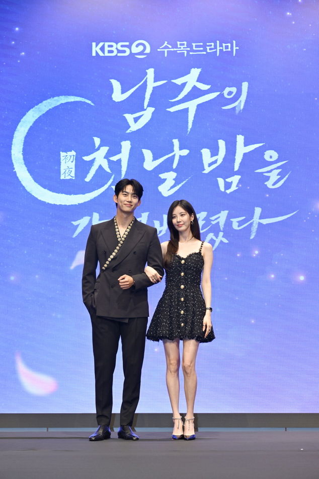 옥택연·서현, <b>문화재 훼손</b> 사과 "변명 여지 없다"