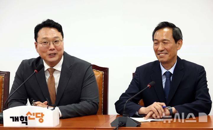 <b>천하람</b>, <b>우상호</b>에게 "<b>팬덤정치</b> 폐해, 이재명 정부에서 끊어야"