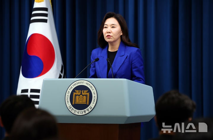 이 대통령, 국회에 '<b>3대 특검</b>' <b>후보</b>자 <b>추천</b> 공식 의뢰
