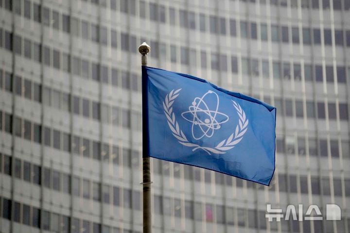 "<b>이란</b>, 핵의무 불이행" IAEA 이사회 결의안에 <b>이란</b> "새 시설 건설"