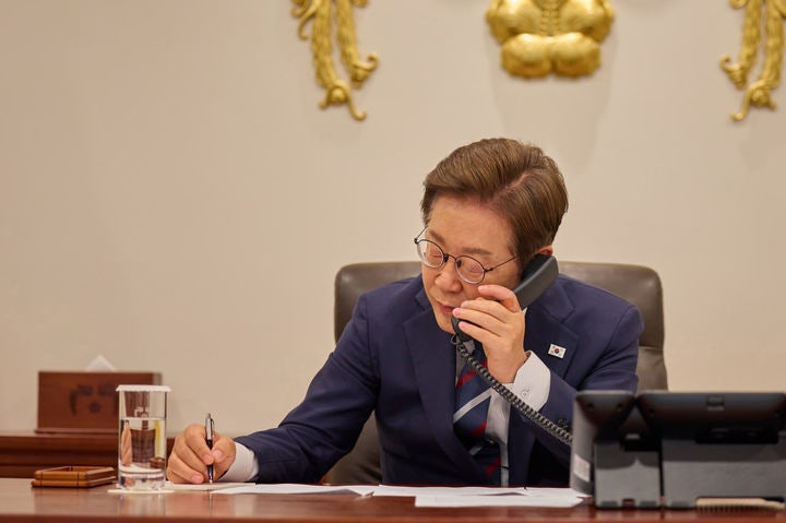 이 <b>대통령</b>, 베트남 주석과 통화…"포괄적 동반자 관계 더욱 발전"