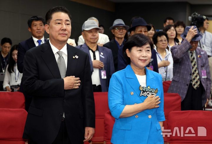 與, 李 정부 첫 <b>원내대표</b> 선출…<b>김병기</b>·<b>서영교</b>, 입법과제 완수 강조
