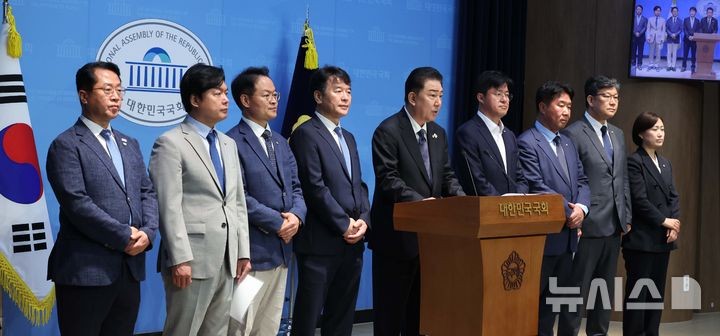 민주당 <b>원내대표단</b> 발표하는 <b>김병기 원내</b>대표