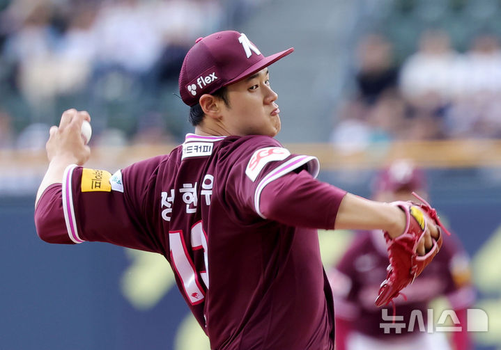 두산, 3-2로 키움 잡고 한 달 만에 위닝시리즈…선발 <b>곽빈</b>은 <b>시즌 첫 승</b>