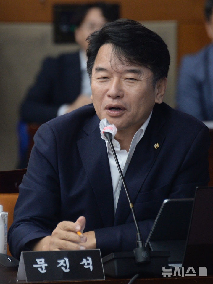 與 문진석 원내수석 "원내지도부 최우선 목표는 <b>이재명</b>정부 내각 구성"