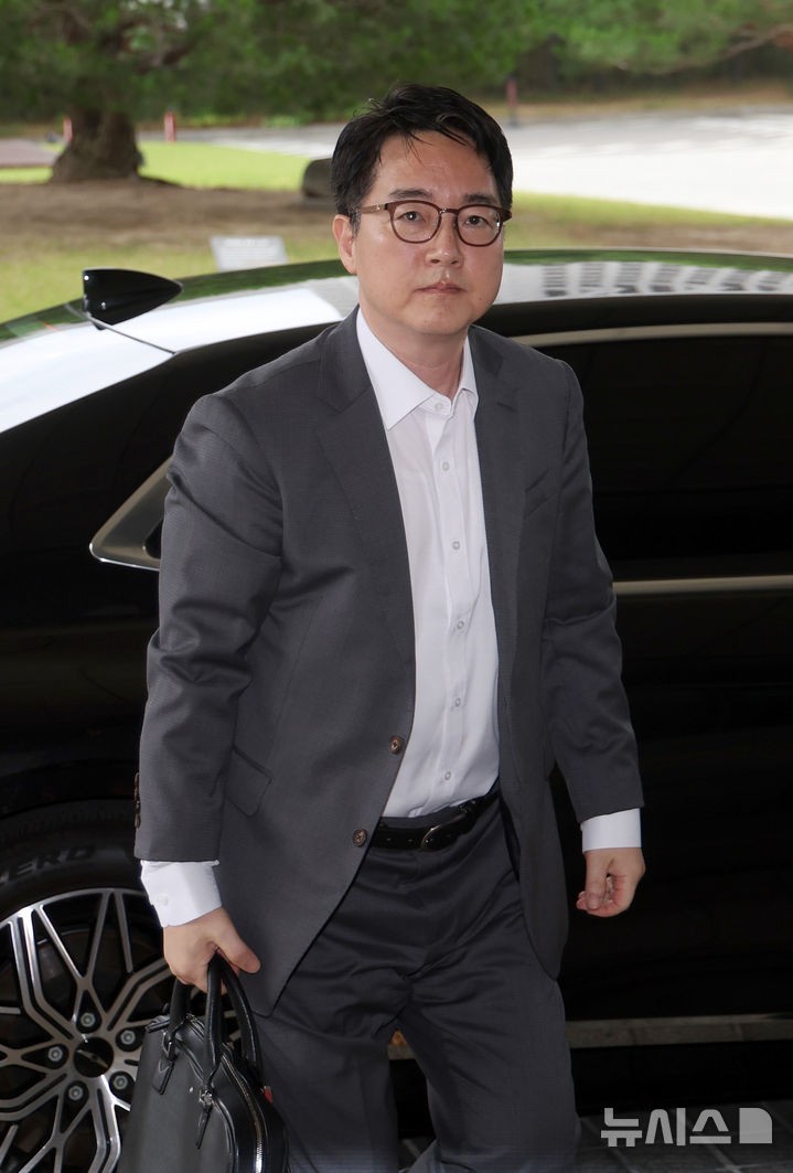'용산과 <b>비화폰 통화</b>', <b>심우정 검찰총장</b> 출근