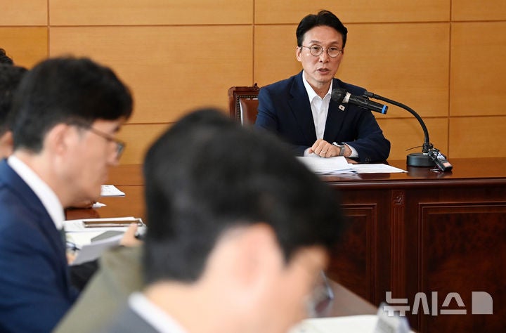 <b>김민석</b> 총리후보자 "부처 업무보고, 내란 실추 <b>국격 회복</b> 전략 점검"