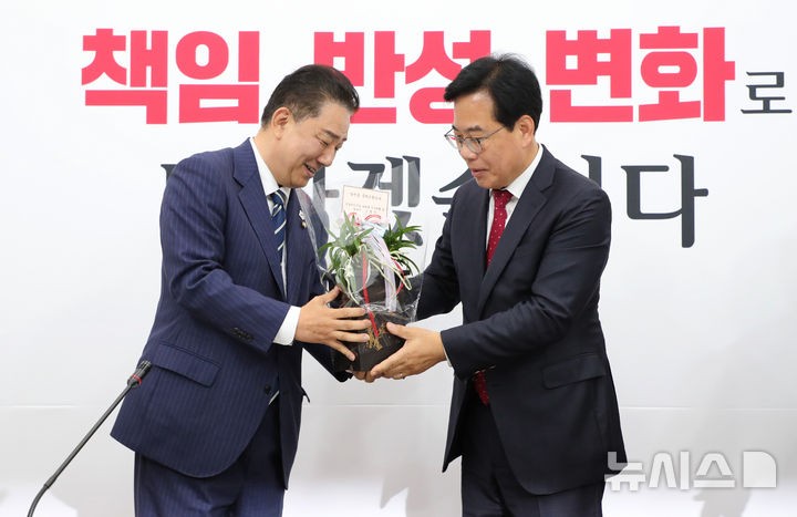 <b>송언석</b> "법사·예결위원장 관례대로 야당이 해야" <b>김병기</b> "국정 속도도...