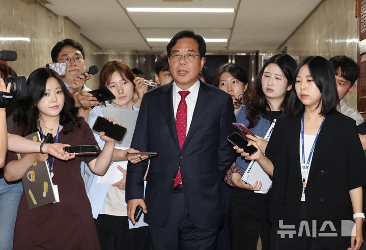 <b>국힘</b>, 변화·쇄신 여론 수렴 착수…송언석, 선수별로 의견 청취