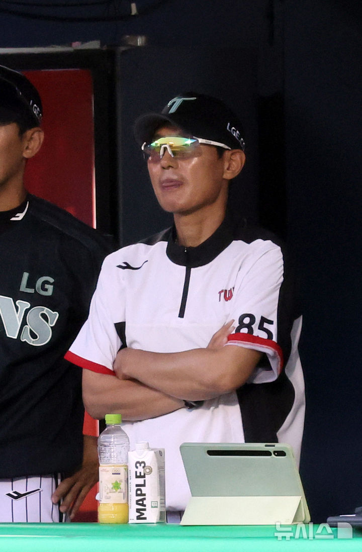 'NC에 끝내기승' LG <b>염경엽 감독</b> "선수들 끝까지 <b>집중력</b> 잃지 않았다"