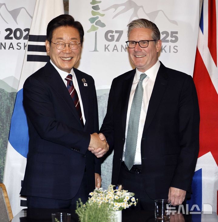 李<b>대통령</b>, 영국 총리와 <b>정상회담</b>…'한-영 FTA 개선'에 공감대