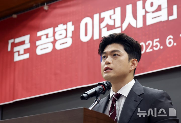 축사하는 <b>김용태</b> 비대위원장