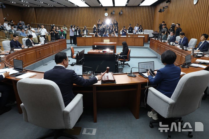<b>김민석 청문회</b> '<b>증인</b> 채택' 설전…국힘 "비협조적" 민주 "정치공세"