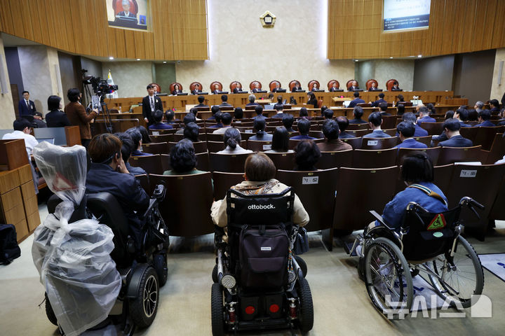 [=ý] ȫȿ  =  10  ʱ    ٱ    ü п ε  ִ. 2024.10.23. yesphoto@newsis.com
