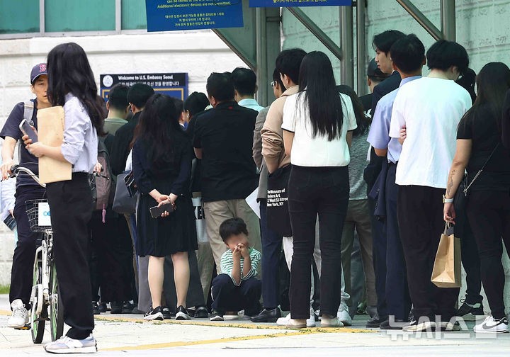 美 <b>유학생 비자</b> 인터뷰 재개…SNS 공개 의무화·검열 강화