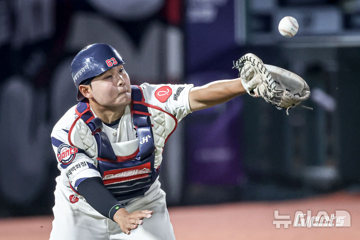롯데 <b>포수</b> 유강남, 2군행 11일 만에 1군 복귀…손성빈 말소