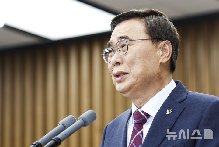 <b>이종석 국정원</b>장 <b>후보자</b> "흔들림 없이 굳건한 평화구축에 이바지" [뉴시...