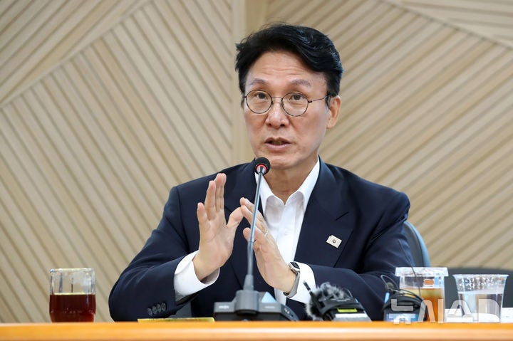 <b>김민석</b> "<b>주진우</b>, 국민 검증받을 기회 얻길"…朱 "金, 국민 눈높이에 많...