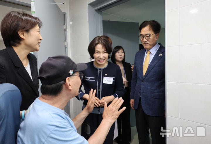 장애인 임대주택 살펴보는 <b>국회의장</b>