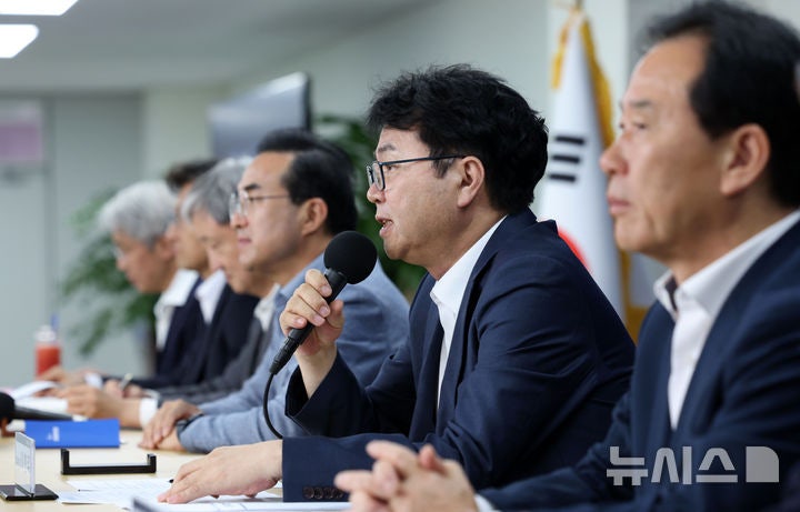 <b>국정</b>위 "업무보고 노력 비해 실망…野, 정략적 비난 수용 못해"(종합)